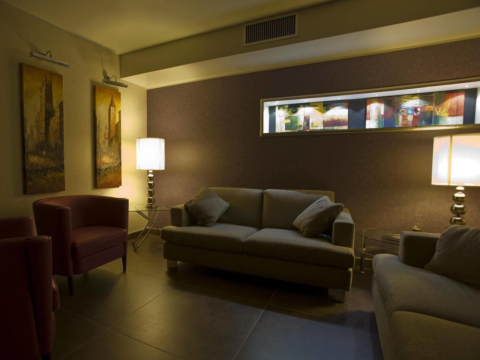 Hotel Rome Airport 4*
